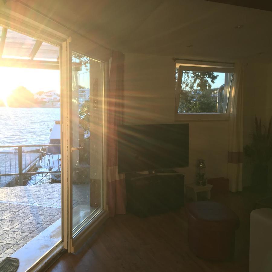 Apartment Jakov With Boat Mooring Zaboric Eksteriør bilde