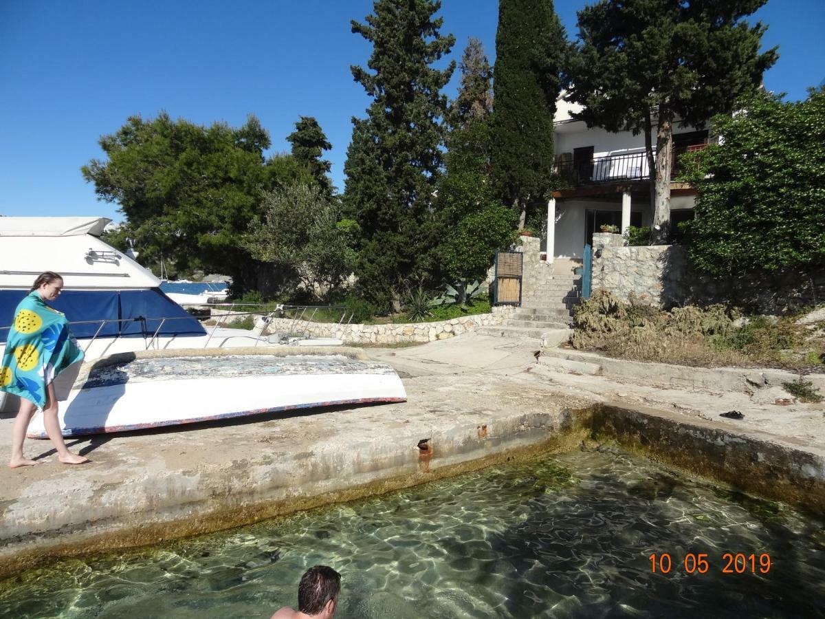 Apartment Jakov With Boat Mooring Zaboric Eksteriør bilde